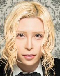 ローランド(ホスト)の元の顔が別人!妹の名前&画像や父親の職業